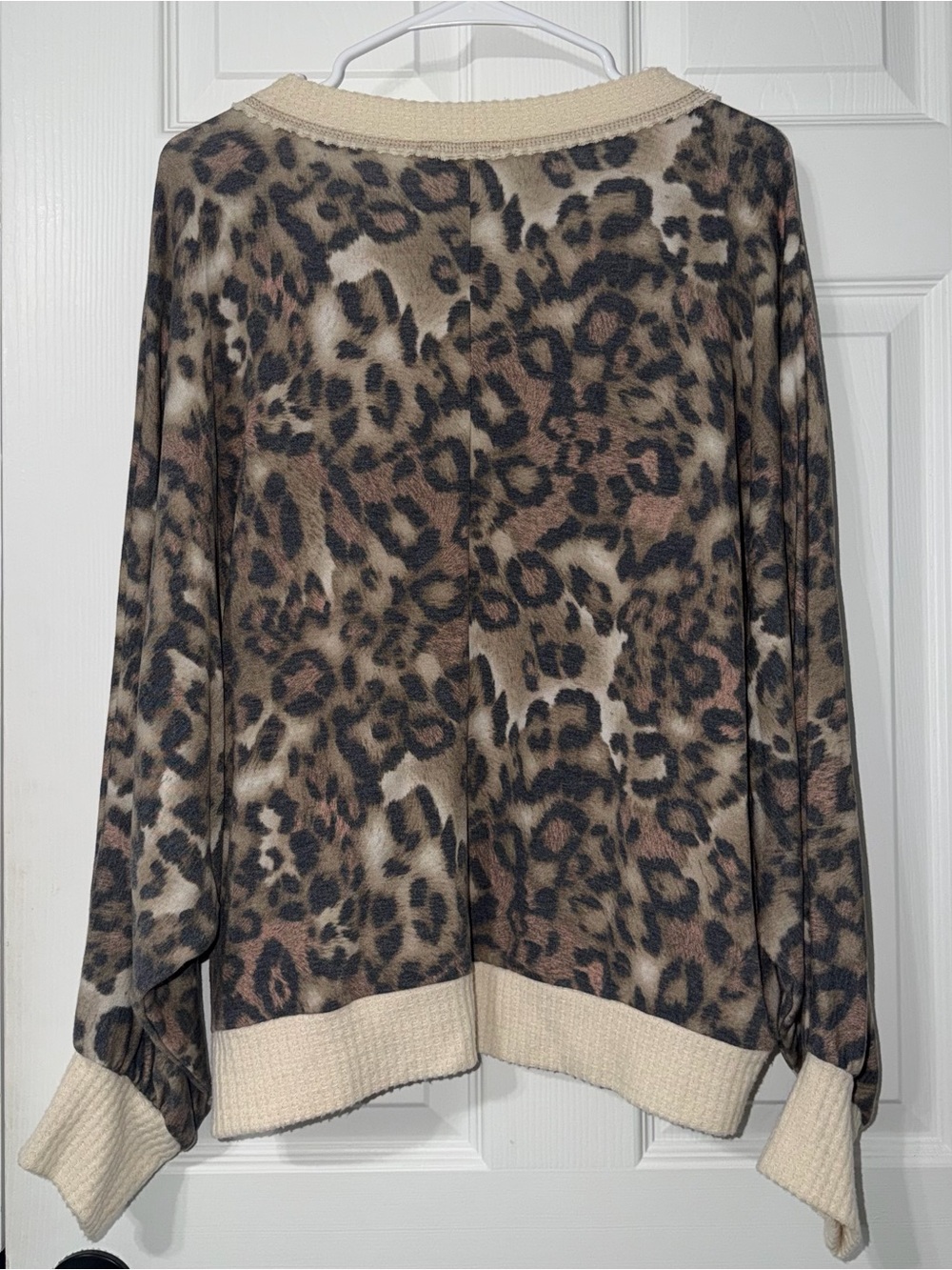 White Birch Cropped Leopard Print Long Sleeve Sweater Size M - Picture 3 of 4